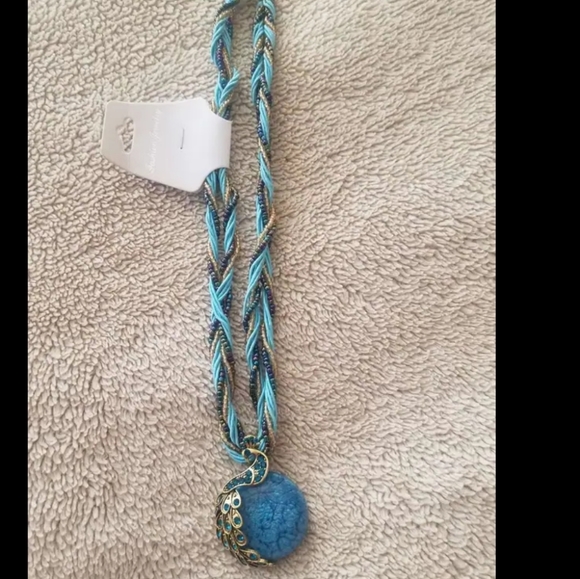 New Beautiful BLUE ONLY (ONE) peacock necklace.  Other colors available - Picture 3 of 5